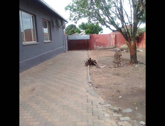 3 BEDROOM PROPERTY TO RENT IN REGENTS PARK